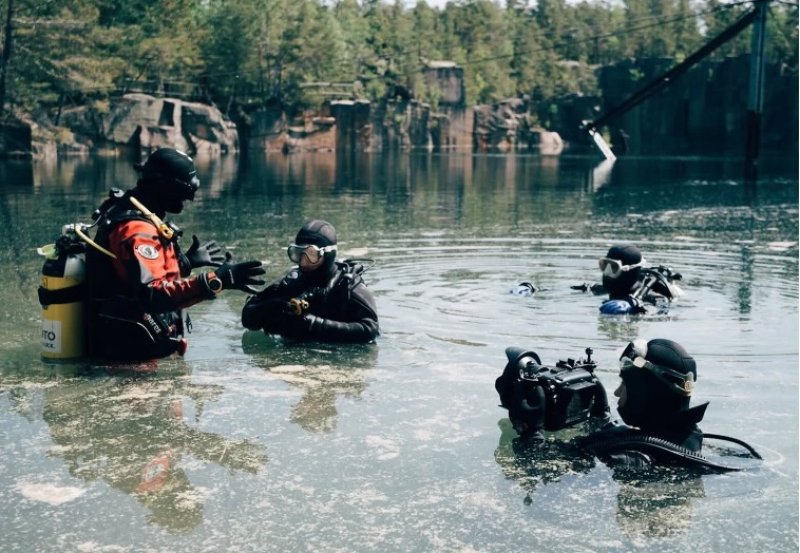 Divers training together with SSI Master Instructor Christopher Hokkanen