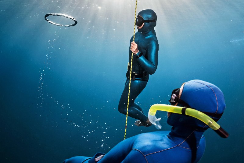 Freediver on a rope practicing breath holding