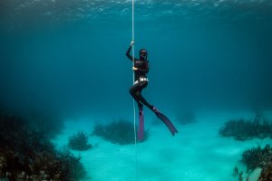 注目の女性フリーダイバー：2026年に注目すべき10人のアスリート