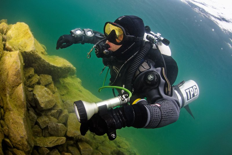 XR Diver diving in a Lake